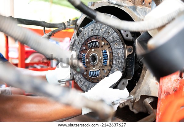 See details of\
clean old tractor clutch parts. Automobile clutch disc details,\
spare parts for repair, maintenance, tractor clutch disc, truck\
clutch disc. auto parts\
details