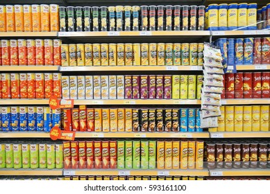 Pringles In Supermarket Images, Stock Photos & Vectors 