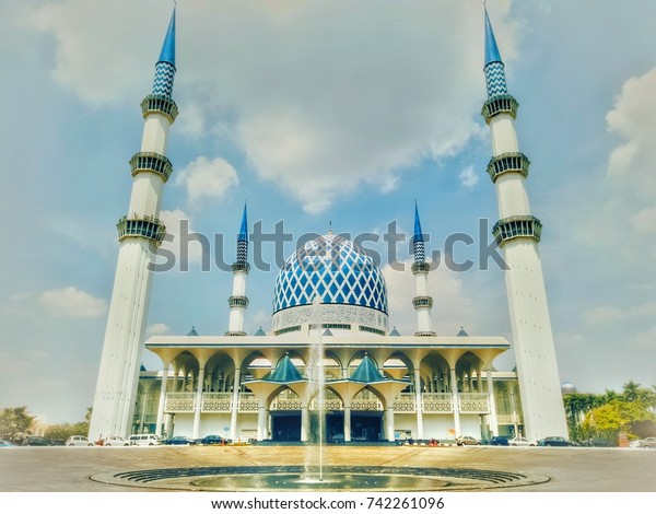 Selangor Malaysia 19102017 Masjid Sultan Salahuddin Stock Photo Edit Now 742261096