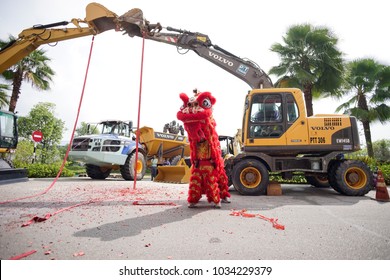 SELANGOR, MALAYSIA - February 23, 2018 : Dragon dan lion dance performances with firecrackers at the Space U8 shopping mall in Shah Alam, Malaysia in conjunction with Chinese New Year celebrations.