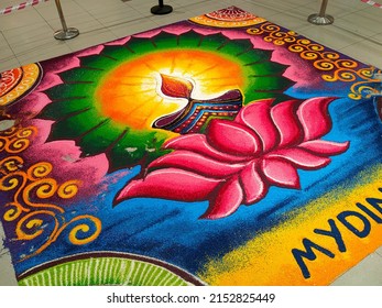 SELANGOR, MALAYSIA -OCTOBER 29, 2021: Attractive Deepavali Kolam Design. Built Using Colored Rice By Experts And Its Design Is Based On Elements In Indian Society. Colorful And Beautiful. 