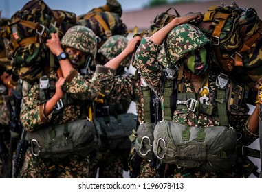 170 Parachute brigade Images, Stock Photos & Vectors | Shutterstock