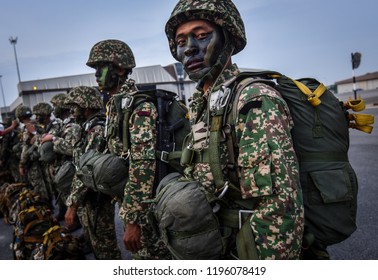 170 Parachute brigade Images, Stock Photos & Vectors | Shutterstock