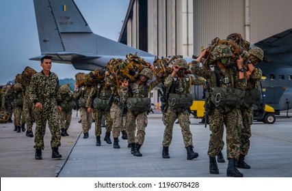 170 Parachute brigade Images, Stock Photos & Vectors | Shutterstock