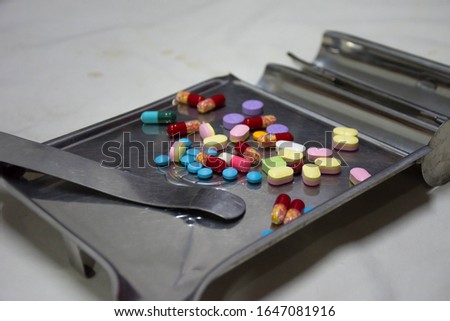 select focus bead tablets or pills or medicine on Stainless pill counting tray.concept Pharmacist in the use of Medical.