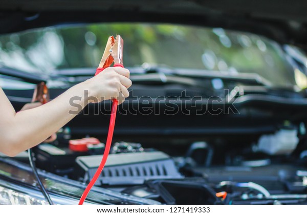 select Focus,The young woman was disappointed that\
the car had to come to waste during the trip and hold the battery\
to activate the battery in her hand to activate the car battery to\
start again.