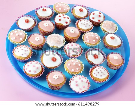 SELECTION OF CUPCAKES OR FAIRY CAKES SELECTION OF CUPCAKES OR FAIRY CAKES