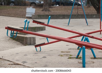 Selective Blur And Close Up On An Empty Children See Saw, Or Teeter Totter In A Playground, With Nobody. This Type Of Swing Is Used By Kids For Enjoyment. 



