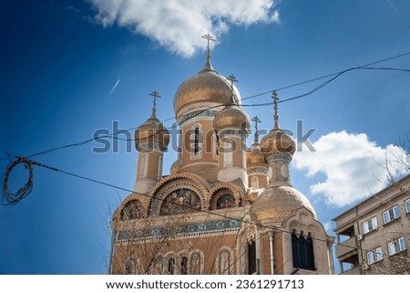 Selective blur on the Biserica Rusa Sfantul Nicolae, or saint nicholas church, in Bucharest, Romania. It is a Russian orthodox church with typical bulb domes. Imagine de stoc © 
