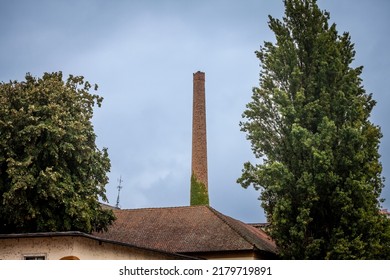 Selective blur on Broken Red brick chimney from an abandoned factory dating back from the industrial revolution in a bankrupted industry.



 - Powered by Shutterstock