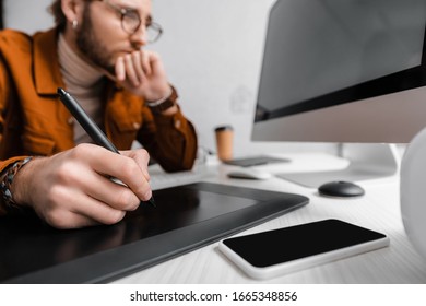 Selective focus of 3d visualizer using graphics tablet near computers and smartphone on table - Powered by Shutterstock - Get 15% off with code: PIKWIZARD15