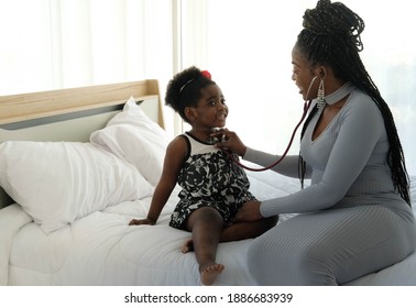 Selective Focus Black Women Doctor Use Stethoscope To Black Kid On The Bed