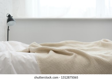 selective focus empty bed