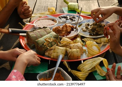 Selective Focus Of Ketupat With Other 