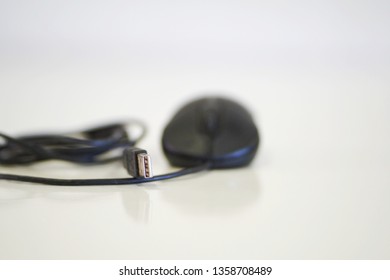 Selective focus on USB connector mouse