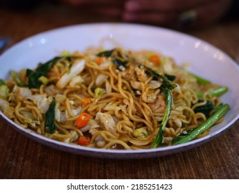 Selective Focus Spicy Asian Noodles With Chicken And Vegetables.