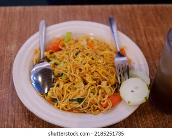 Selective Focus Spicy Asian Noodles With Egg, Chicken And Vegetables