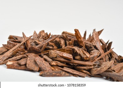 Selective Focus, Sticks Of Agar Wood Or Agarwood Background. The Incense Chips Used By Burning For Incense & Perfumes Of Essential Oil As Oud Or Bakhoor
