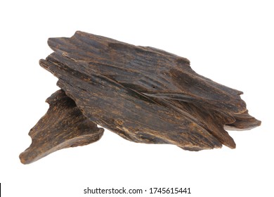 Selective Focus, Sticks Of Agar Wood Or Agarwood Background The Incense Chips Used By Burning For Incense & Perfumes Of Essential Oil As Oud Or Bakhoor