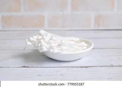 Selective Focus Of White Cotton Buds Or Cotton Swap On A Small White Plate.