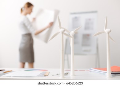 Selective focus of wind turbines models standing on the table