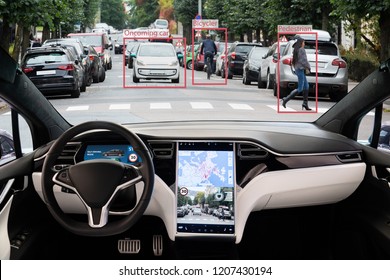 Self Driving Electric Car Without Driver On A City Street. Autonomous Mode. Head-up Display.