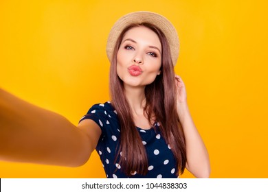 280,620 Young Girls Selfie Images, Stock Photos & Vectors | Shutterstock