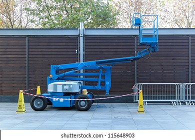 Self Propeled Blue Telescopic Boom Lift Platform