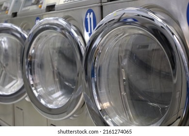 Self Service Laundry Machine , Washing Machines , Laundromat