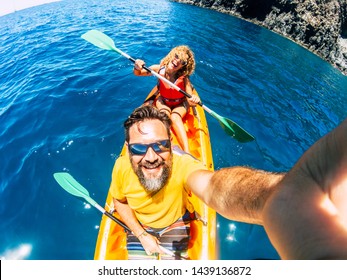 Selfie Couple With Top Vertical Point Of View - Happy Active Adult People Enjoy Kayak At The Ocean - Summer Tourist In Holiday Vacation Lifestyle - Action Camera And Cheerful Man And Woman