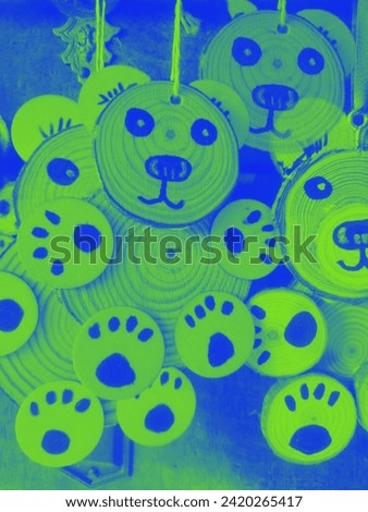 Selfmade wooden bears , Photographie with Handy, with filter, colorful, funny