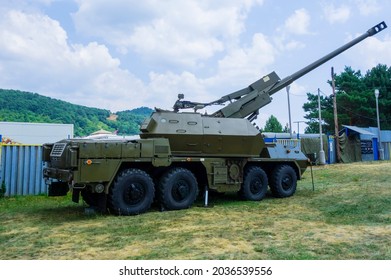 Self-propelled Cannon Howitzer With A Long Range