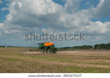 self-propelled sprayer designed for high-performance application of liquid fertilizers on large areas