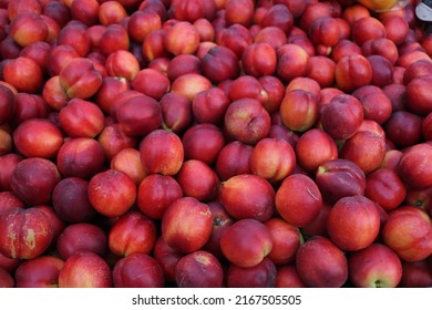 Selling Delicious And Sweet ,fresh Peaches(   Variety Of Peach ) In An Iranian City