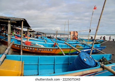 Semarang, Indonesia (11-11-2022): A View Of A Row Of Small Fishing Boats On The Beach