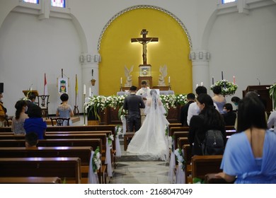 Semarang, Indonesia June 7, 2021 : The Wedding Blessing Of A Man And A Woman In A Catholic Church In Indonesia