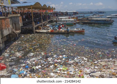 SEMPORNA, MALAYSIA - APRIL 24 2014: Plastic Rubbish Pollution In Ocean. Photo Showing Pollution Problem Of Garbage Thrown Directly Into The Sea With No Proper Trash Collection Or Recycling.