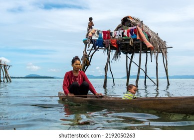 Semporna, Malaysia - August 28, 2022: Sea Gypsy Or Bajau Laut People Paddling A Boat In The Celebes Sea In Sabah Borneo Malaysia.