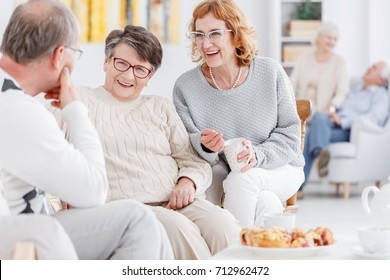 Senior club concept, group of elderly people talking and enjoying each other's company