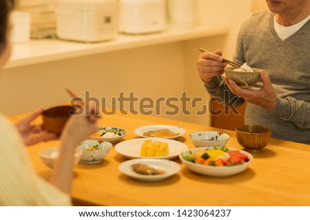 Senior couple eating dinner at home