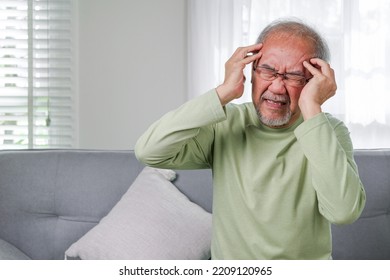 Senior Headache, Elderly With Dizzy. Elderly Upset With Headache, Senior Constipation Hand Touch Head. Senior Man Feeling Suffer From Terrible Headache. Elderly Have Migraine Symptom