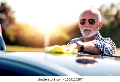 11,438 Old man cleaning Images, Stock Photos & Vectors | Shutterstock