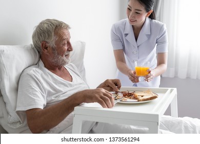 481 Serving food nursing home Images, Stock Photos & Vectors | Shutterstock