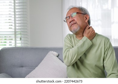 Senior Pain Shoulder, Pain In The Shoulder, Elderly With Office Syndrome Or Work-related Musculoskeletal Disorder, Senior Pain From Working.