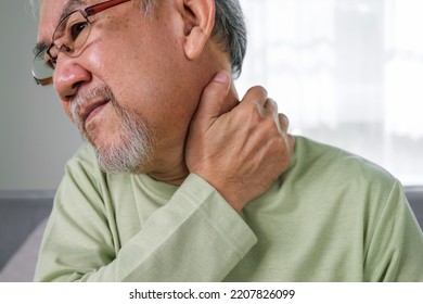 Senior Pain Shoulder, Pain In The Shoulder, Elderly With Office Syndrome Or Work-related Musculoskeletal Disorder, Senior Pain From Working.