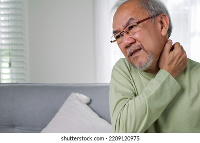 Senior Pain Shoulder, Pain In The Shoulder, Elderly With Office Syndrome Or Work-related Musculoskeletal Disorder, Senior Pain From Working.