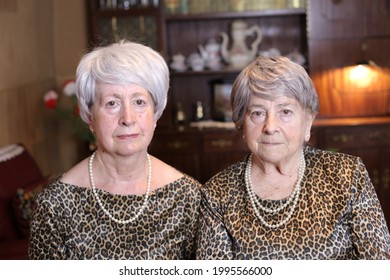 Senior Sisters With Matching Leopard Outfits