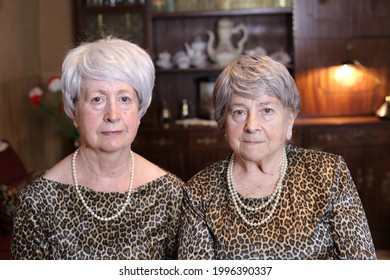 Senior Sisters With Matching Leopard Outfits