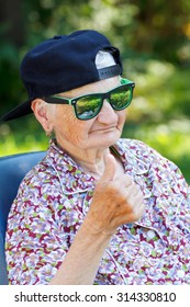 Senior woman wearing sunglasses and baseball cap