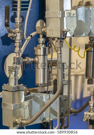 Sensor and temperature control in space heating pipes